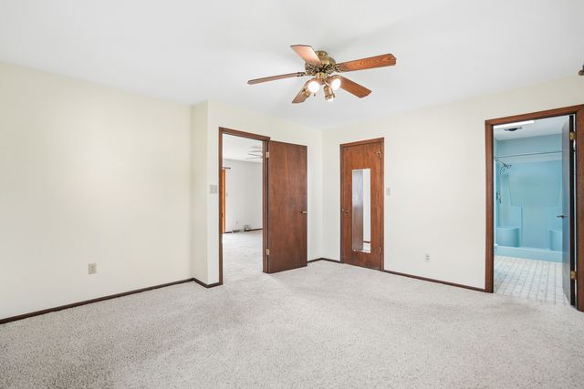 7 Hillcrest Court, Eldridge, IA 52748