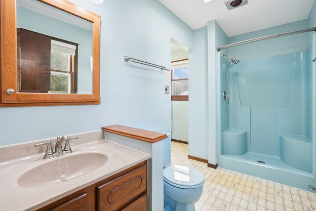 7 Hillcrest Court, Eldridge, IA 52748