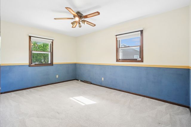 7 Hillcrest Court, Eldridge, IA 52748
