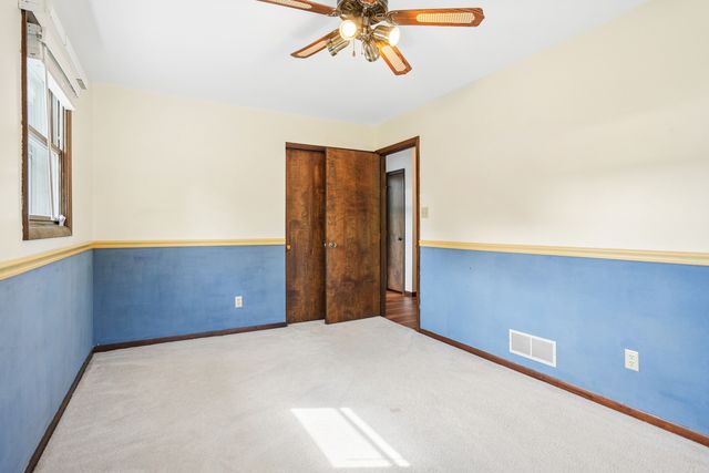 7 Hillcrest Court, Eldridge, IA 52748