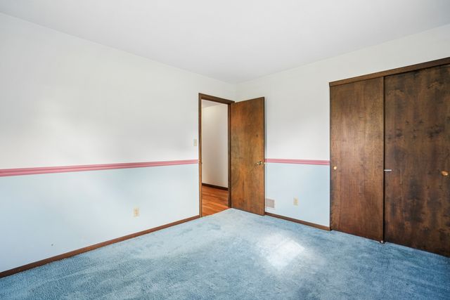 7 Hillcrest Court, Eldridge, IA 52748