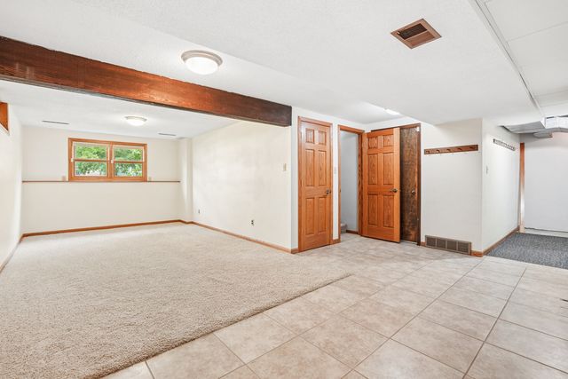 7 Hillcrest Court, Eldridge, IA 52748