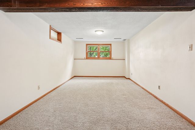 7 Hillcrest Court, Eldridge, IA 52748