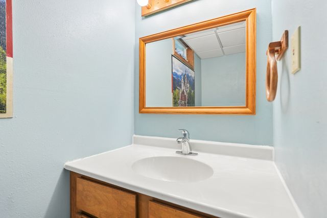 7 Hillcrest Court, Eldridge, IA 52748