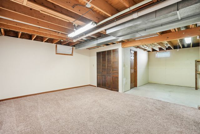 7 Hillcrest Court, Eldridge, IA 52748