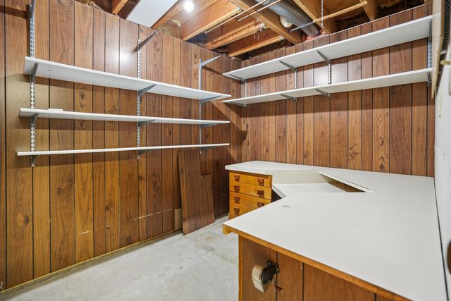 7 Hillcrest Court, Eldridge, IA 52748