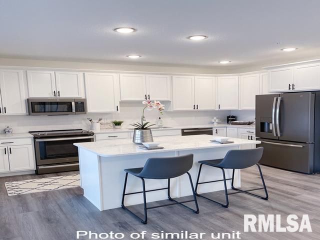 2592 Middle Rd Apt 103, Bettendorf, IA 52722