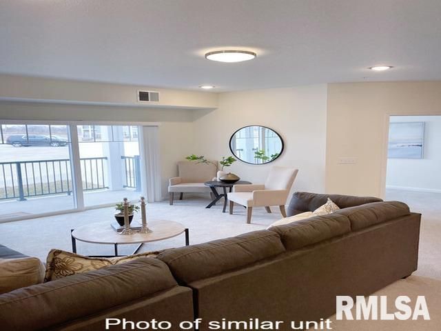 2592 Middle Rd Apt 103, Bettendorf, IA 52722