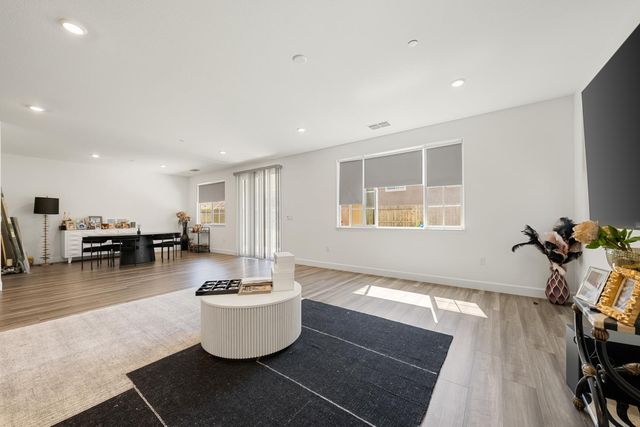 998 Fullerton Ranch Dr, Lincoln, CA 95648