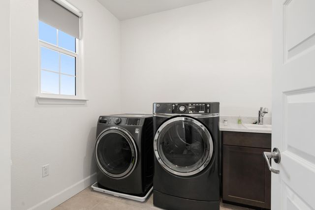 998 Fullerton Ranch Dr, Lincoln, CA 95648