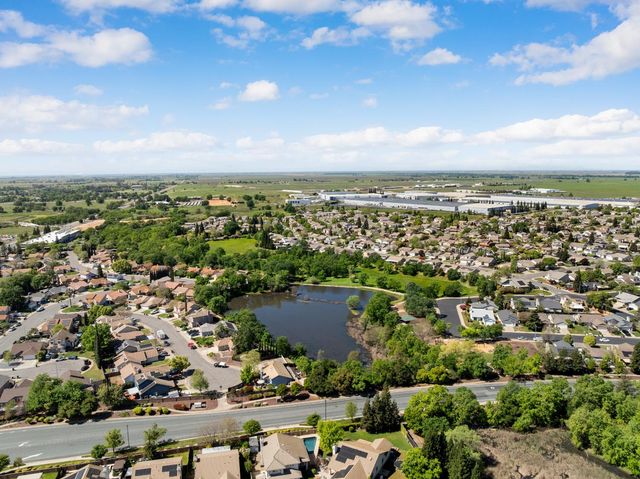 998 Fullerton Ranch Dr, Lincoln, CA 95648