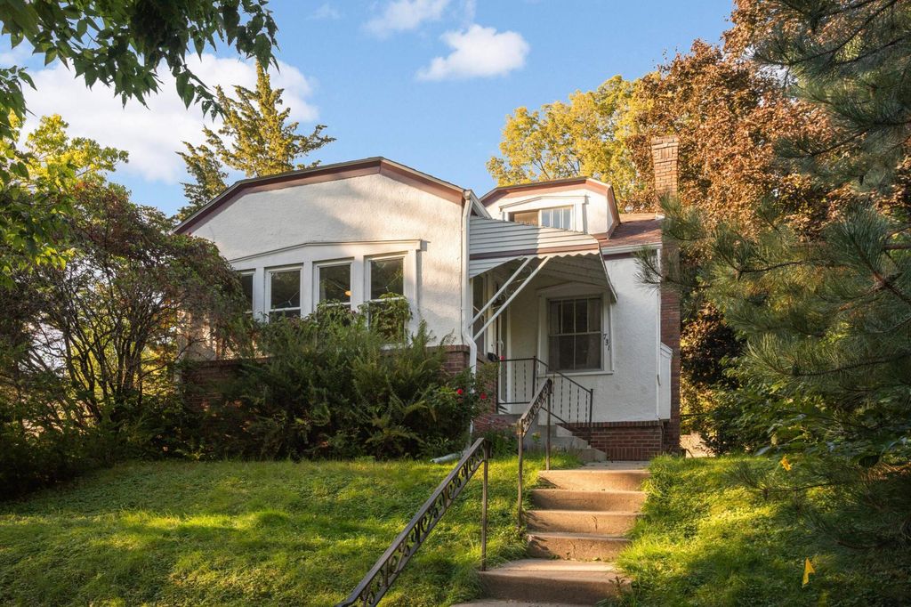 731 36th Avenue NE, Minneapolis, MN 55418