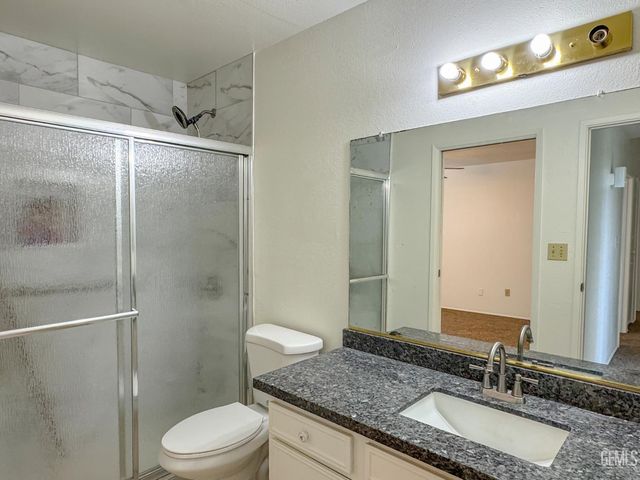 5001 Belle Terrace 6, Bakersfield, CA 93309