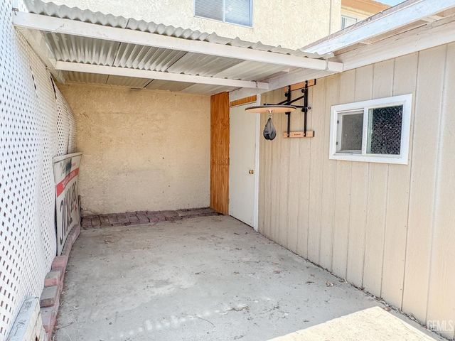 5001 Belle Terrace 6, Bakersfield, CA 93309