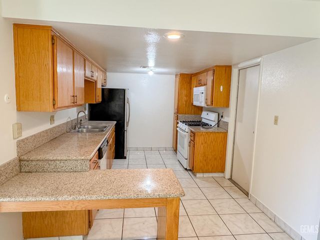 5001 Belle Terrace 6, Bakersfield, CA 93309