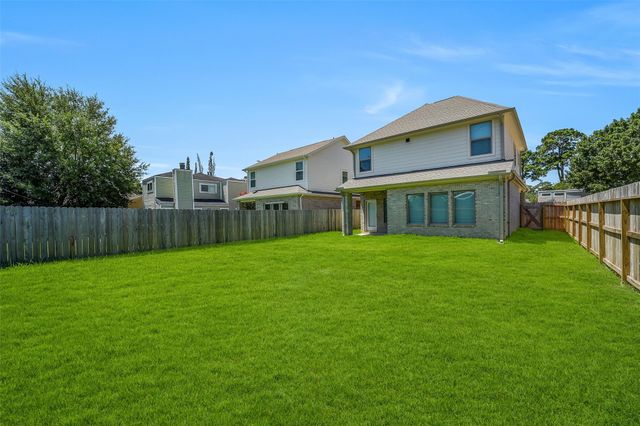 11928 Lakewood West Drive, Cypress, TX 77429