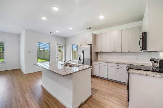 11928 Lakewood West Drive, Cypress, TX 77429