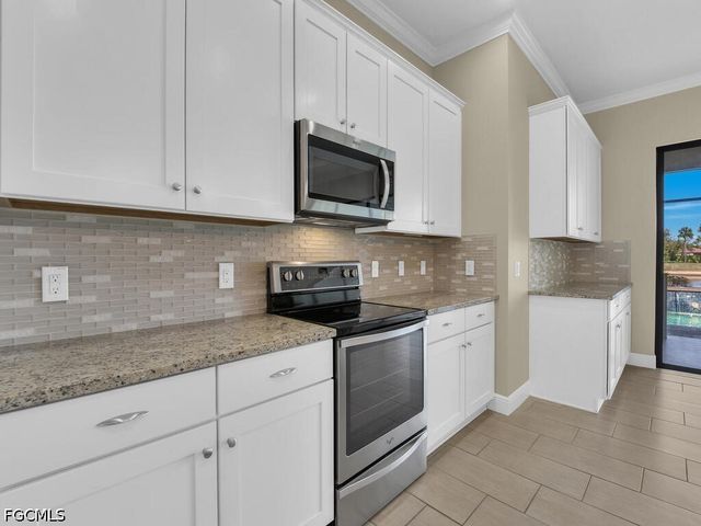 10093 Avalon Lake CIR, Fort Myers, FL 33913