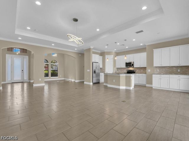 10093 Avalon Lake CIR, Fort Myers, FL 33913