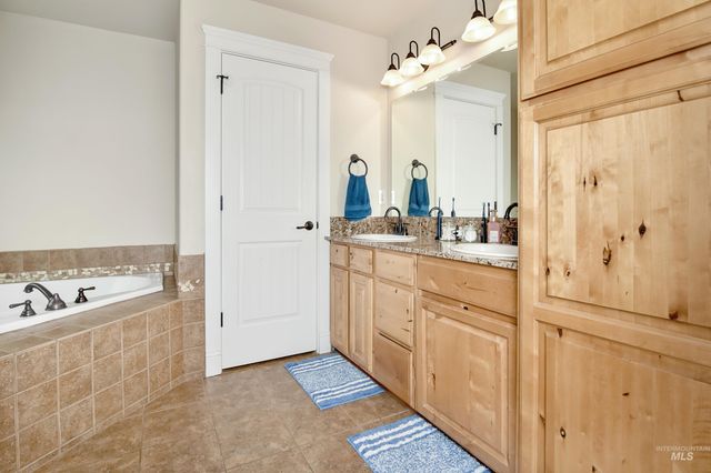 4309 N Heritage Woods Way, Meridian, ID 83646