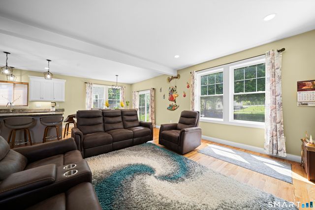 15 Third Street, Windsor Locks, CT 06096