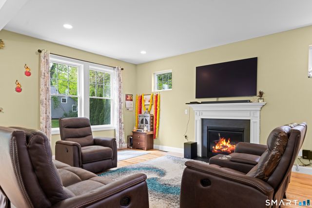 15 Third Street, Windsor Locks, CT 06096