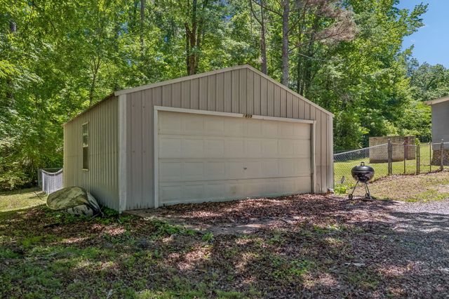 1809 Dry Valley Road, Rossville, GA 30741