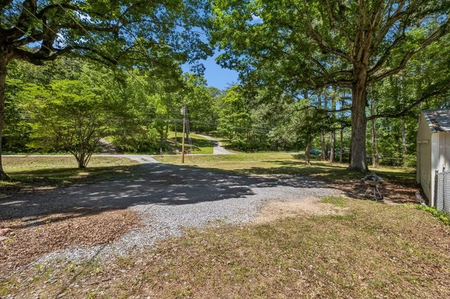 1809 Dry Valley Road, Rossville, GA 30741