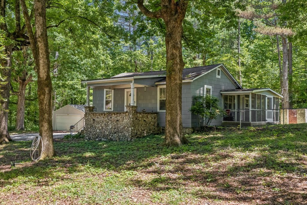 1809 Dry Valley Road, Rossville, GA 30741