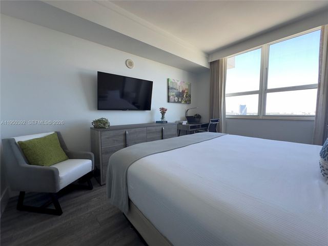 2889 Mcfarlane Rd 1812, Miami, FL 33133