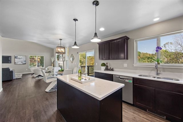 856 N 1st Avenue, Iowa City, IA 52245