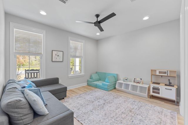 151 Raiders Trail, Valparaiso, FL 32580