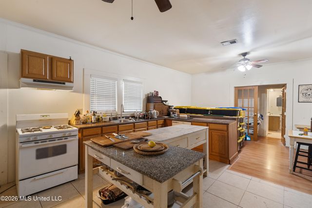 1205 Adeline Street, Hattiesburg, MS 39401