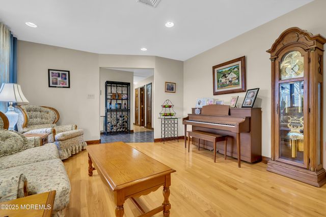 49 Highbridge Road, New Egypt, NJ 08533