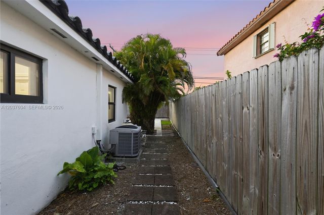 7395 SW 39th St, Miami, FL 33155