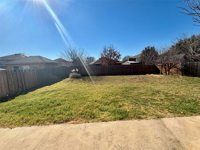 653 Condor Trail, Saginaw, TX 76131