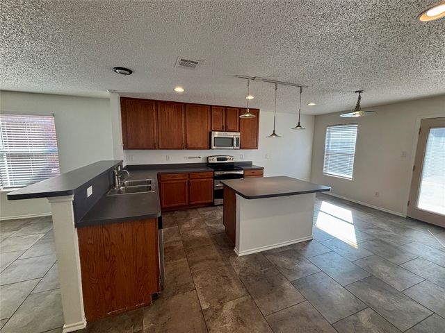 653 Condor Trail, Saginaw, TX 76131