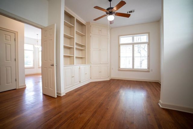 137 HARBOR POINT LN, Memphis, TN 38103