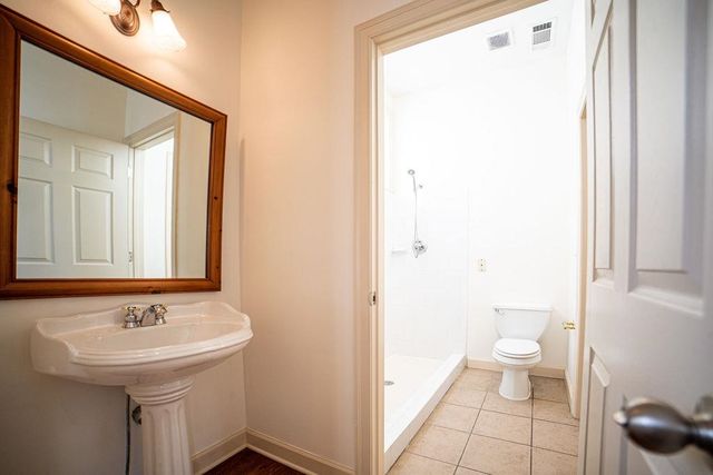 137 HARBOR POINT LN, Memphis, TN 38103