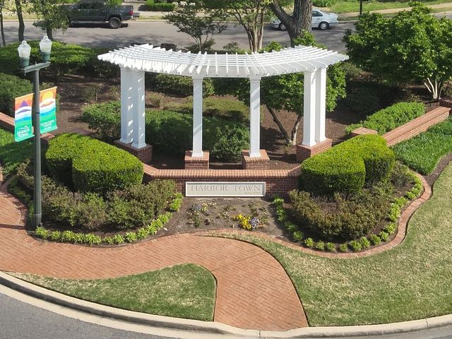 137 HARBOR POINT LN, Memphis, TN 38103