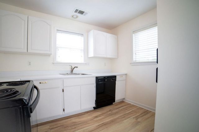 137 HARBOR POINT LN, Memphis, TN 38103