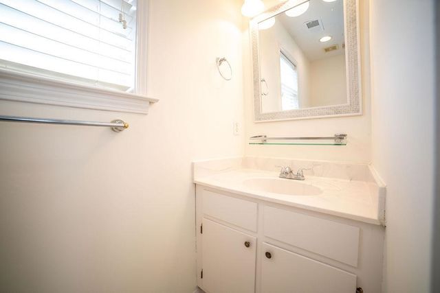 137 HARBOR POINT LN, Memphis, TN 38103