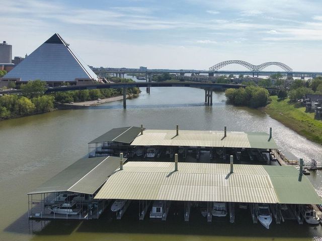 137 HARBOR POINT LN, Memphis, TN 38103