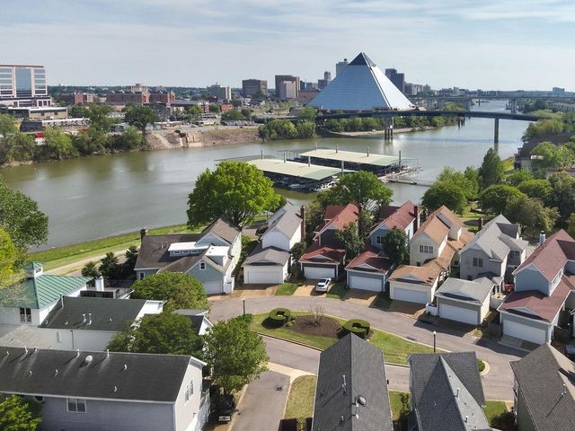 137 HARBOR POINT LN, Memphis, TN 38103