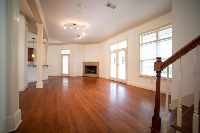 137 HARBOR POINT LN, Memphis, TN 38103