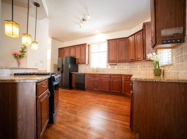 137 HARBOR POINT LN, Memphis, TN 38103