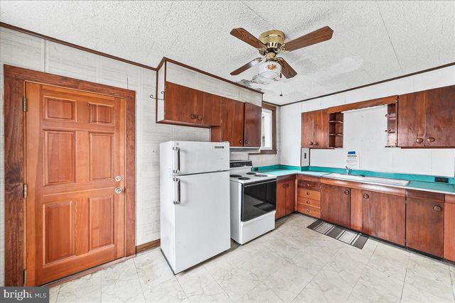 207 BARTRAM, Essington, PA 19029