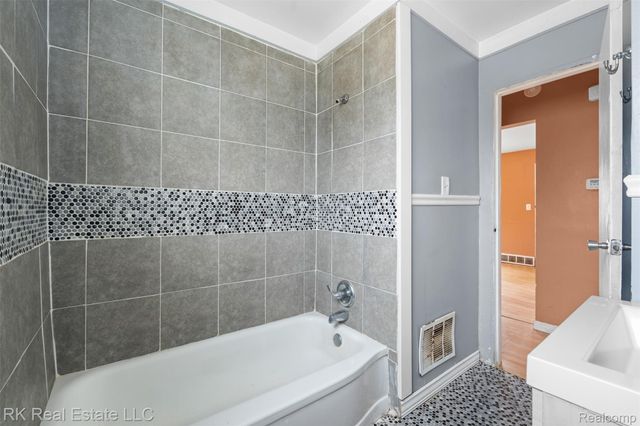 25280 Dale Street, Roseville, MI 48066