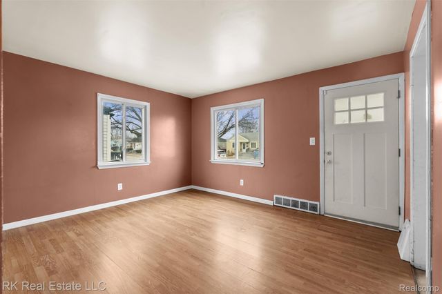 25280 Dale Street, Roseville, MI 48066