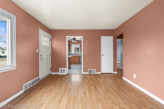 25280 Dale Street, Roseville, MI 48066